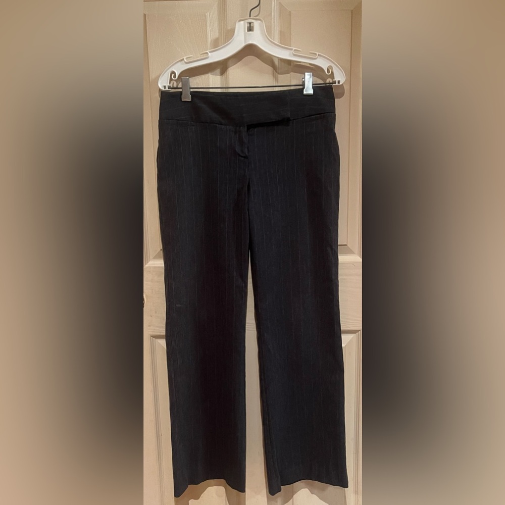 Women’s Reitmans Grey Pants with Pink Pinstripe Size 7